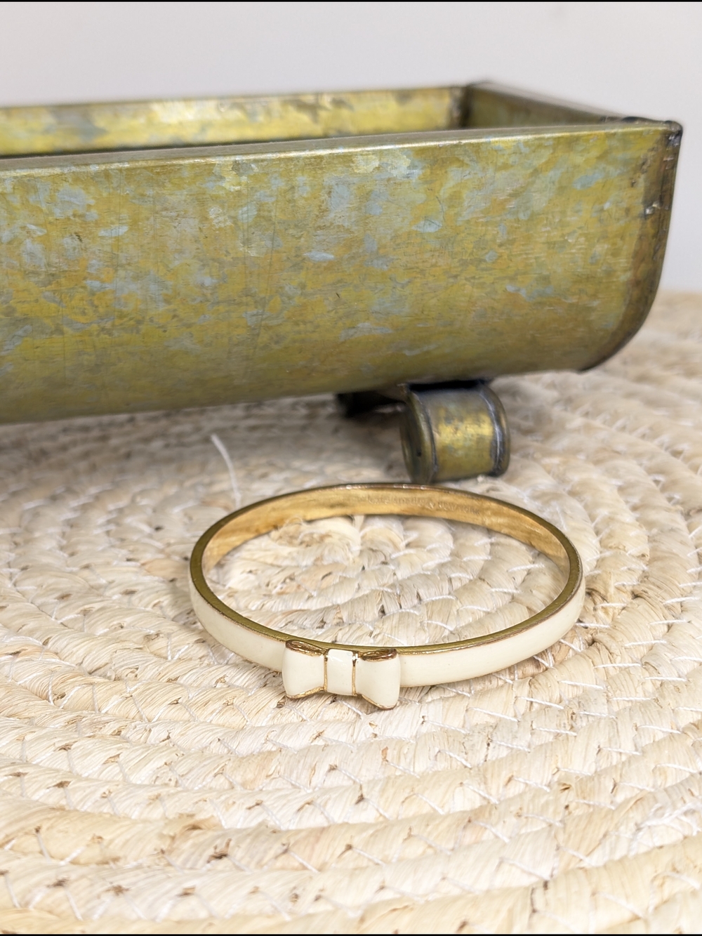 Kate Spade Cream Gold Enamel Bow Bangle Bracelet Romantic Coquettecore - Picture 4 of 13